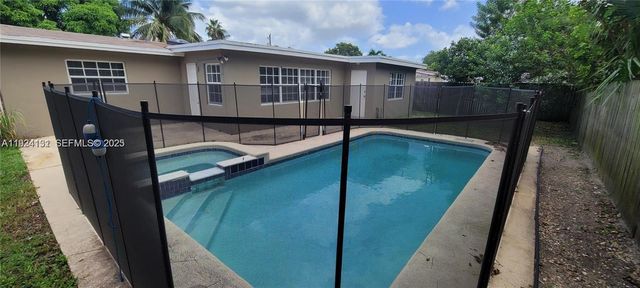 7160 NW 25 CT, Sunrise, FL 33313