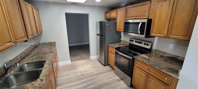 7160 NW 25 CT, Sunrise, FL 33313