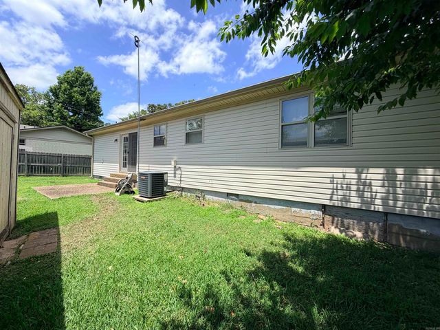 28 Emerald Circle, North Little Rock, AR 72118