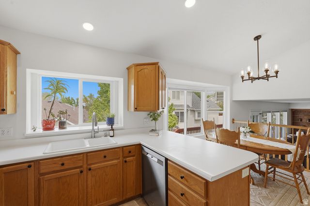 581 E COMPASS CIR, North Salt Lake, UT 84054