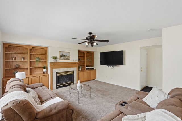 581 E COMPASS CIR, North Salt Lake, UT 84054