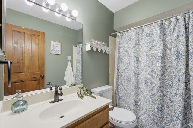 581 E COMPASS CIR, North Salt Lake, UT 84054