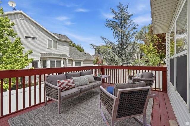 581 E COMPASS CIR, North Salt Lake, UT 84054