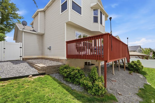 581 E COMPASS CIR, North Salt Lake, UT 84054
