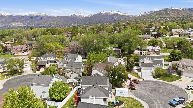 581 E COMPASS CIR, North Salt Lake, UT 84054