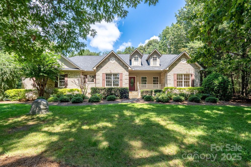 426 Pearl Bay Drive, New London, NC 28127