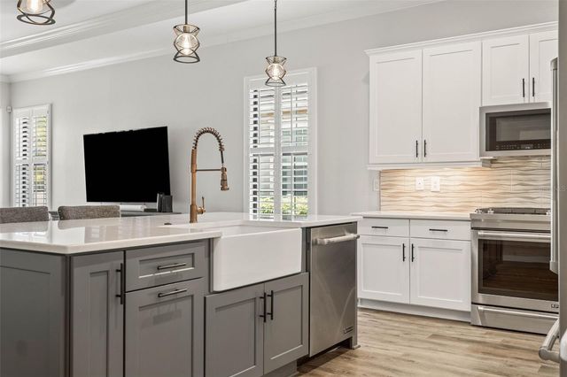 6149 YEATS MANOR DRIVE, Tampa, FL 33616