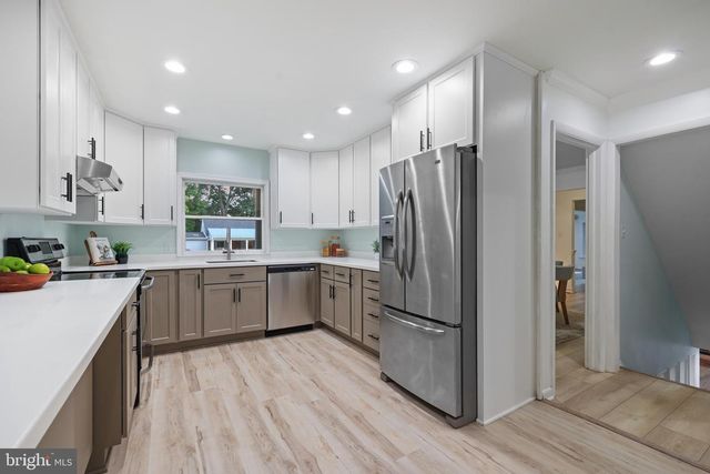 8721 WATERFORD RD, Alexandria, VA 22308