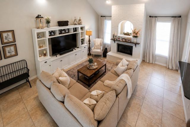 511 Broken Lance DR, Dripping Springs, TX 78620