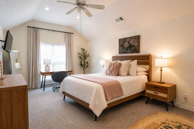 511 Broken Lance DR, Dripping Springs, TX 78620