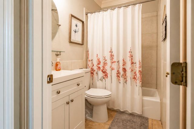511 Broken Lance DR, Dripping Springs, TX 78620