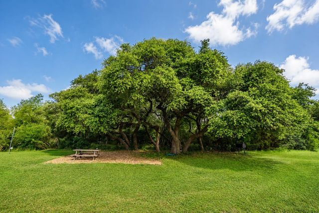 511 Broken Lance DR, Dripping Springs, TX 78620