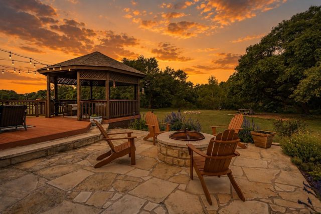 511 Broken Lance DR, Dripping Springs, TX 78620