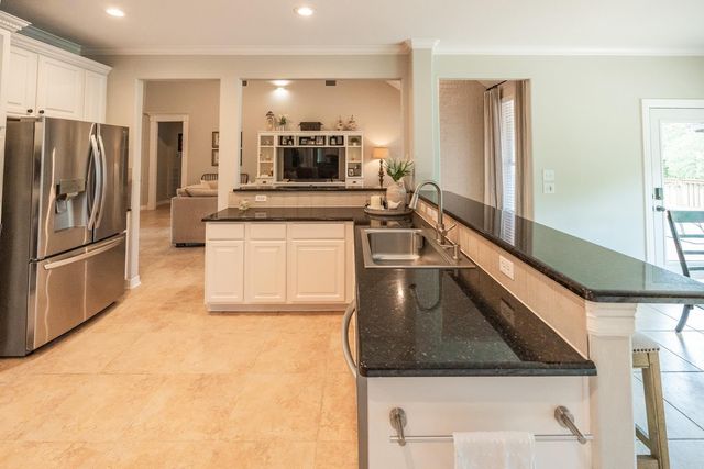 511 Broken Lance DR, Dripping Springs, TX 78620