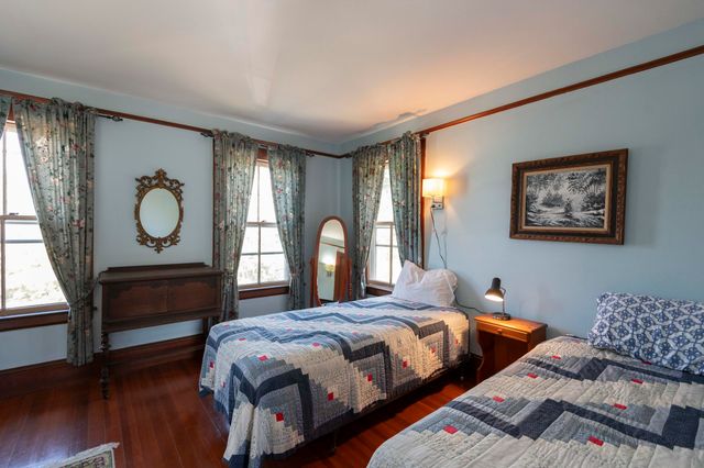 15 Bowditch Road, Falmouth, MA 02540