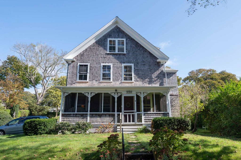 15 Bowditch Road, Falmouth, MA 02540