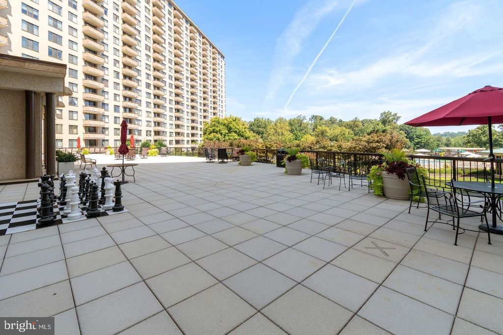 Image 14 of property listing at 5225 POOKS HILL RD #615S, Bethesda, MD 20814