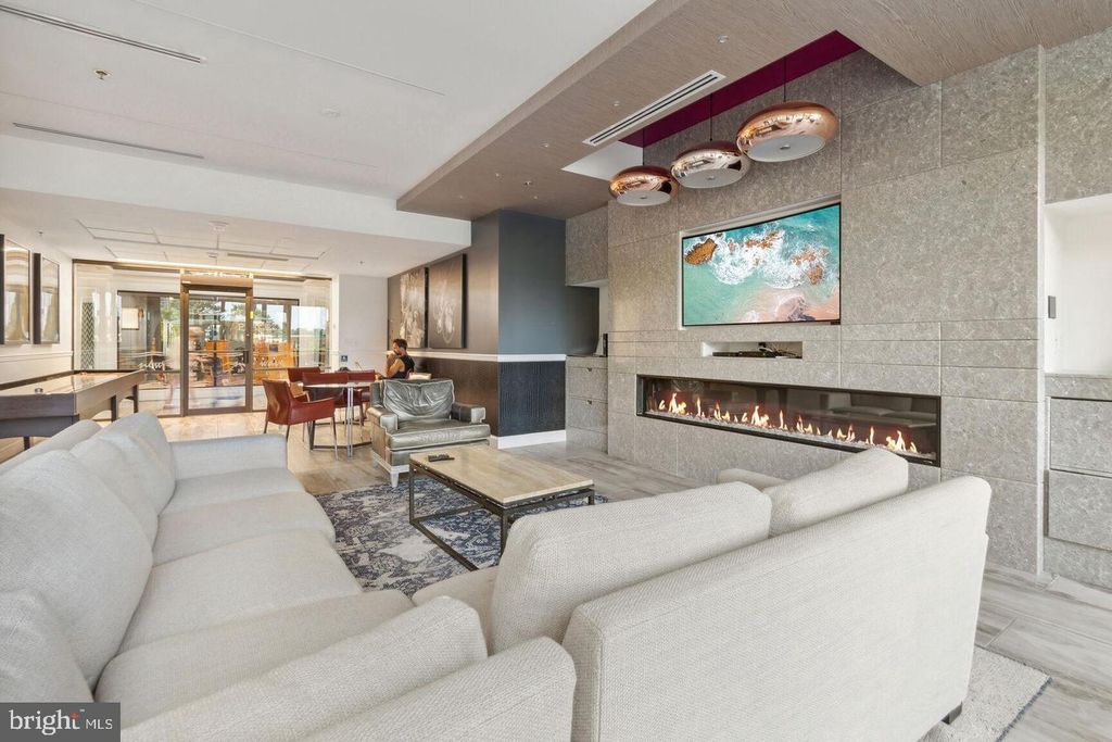 Image 15 of property listing at 5225 POOKS HILL RD #615S, Bethesda, MD 20814
