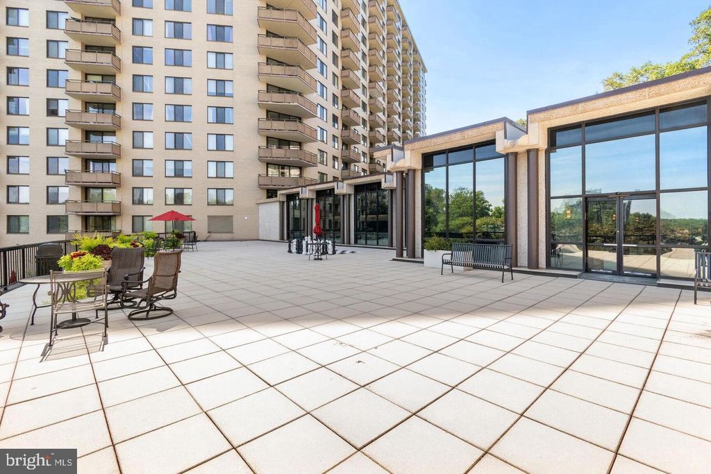 Image 16 of property listing at 5225 POOKS HILL RD #615S, Bethesda, MD 20814