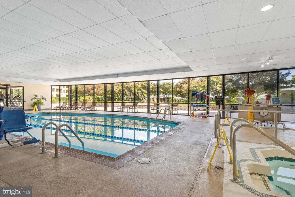 Image 18 of property listing at 5225 POOKS HILL RD #615S, Bethesda, MD 20814