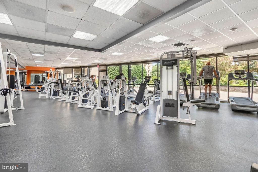 Image 19 of property listing at 5225 POOKS HILL RD #615S, Bethesda, MD 20814
