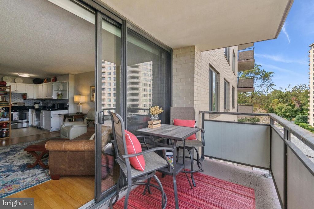 Image 2 of property listing at 5225 POOKS HILL RD #615S, Bethesda, MD 20814