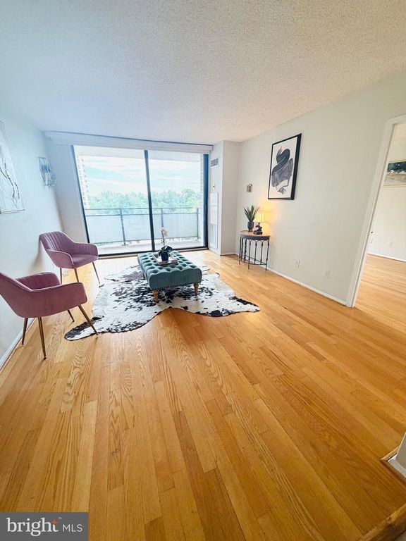 Image 3 of property listing at 5225 POOKS HILL RD #615S, Bethesda, MD 20814
