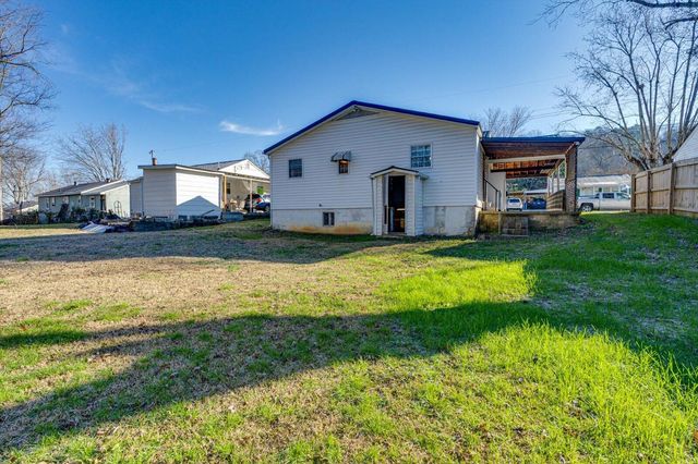 713 Richmond Avenue, Rossville, GA 30741