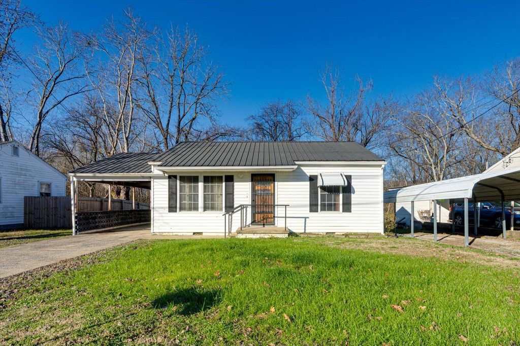 713 Richmond Avenue, Rossville, GA 30741