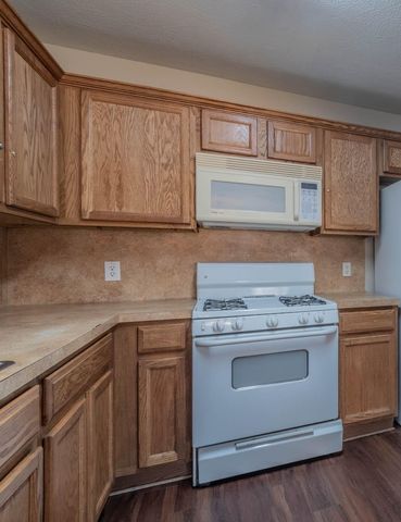 10233 Azalea Vlg Village, Houston, TX 77088