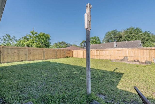 10233 Azalea Vlg Village, Houston, TX 77088