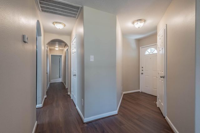 10233 Azalea Vlg Village, Houston, TX 77088