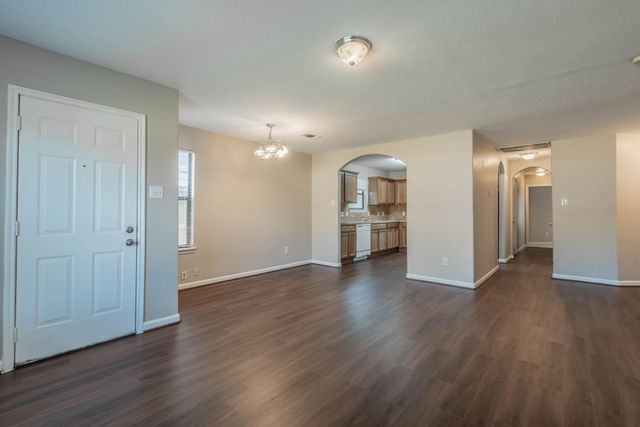 10233 Azalea Vlg Village, Houston, TX 77088