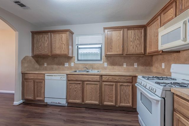 10233 Azalea Vlg Village, Houston, TX 77088