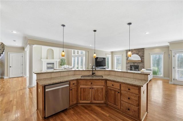 5201 W 164th Street, Overland Park, KS 66085