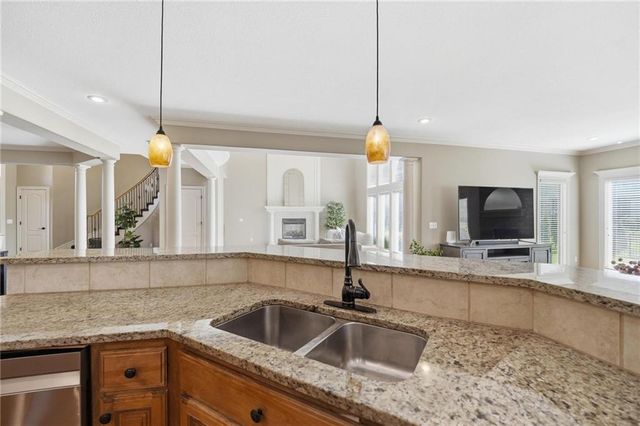 5201 W 164th Street, Overland Park, KS 66085