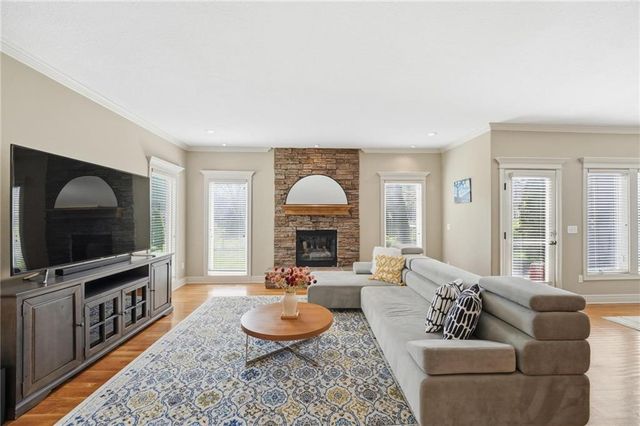 5201 W 164th Street, Overland Park, KS 66085