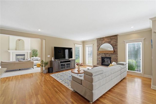 5201 W 164th Street, Overland Park, KS 66085