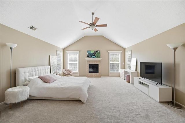 5201 W 164th Street, Overland Park, KS 66085