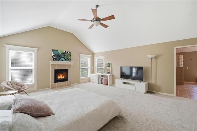5201 W 164th Street, Overland Park, KS 66085