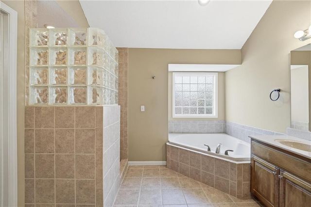 5201 W 164th Street, Overland Park, KS 66085