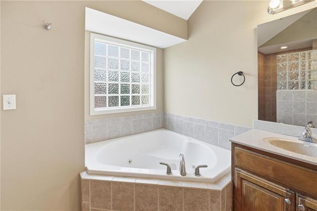 5201 W 164th Street, Overland Park, KS 66085
