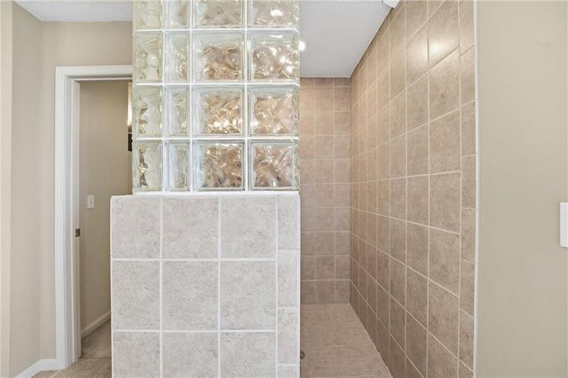 5201 W 164th Street, Overland Park, KS 66085