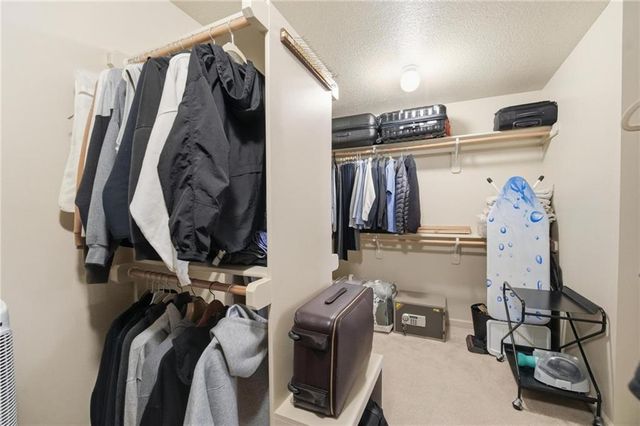 5201 W 164th Street, Overland Park, KS 66085