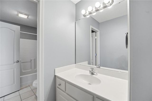 5201 W 164th Street, Overland Park, KS 66085