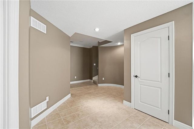 5201 W 164th Street, Overland Park, KS 66085