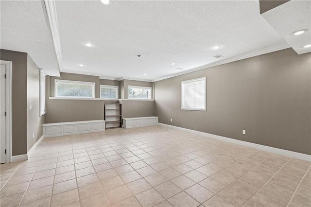 5201 W 164th Street, Overland Park, KS 66085