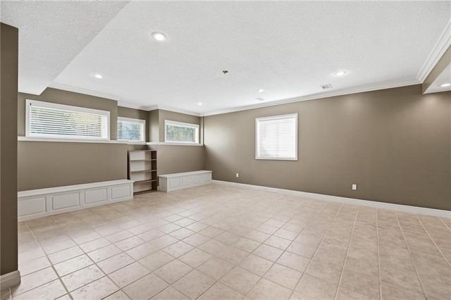 5201 W 164th Street, Overland Park, KS 66085