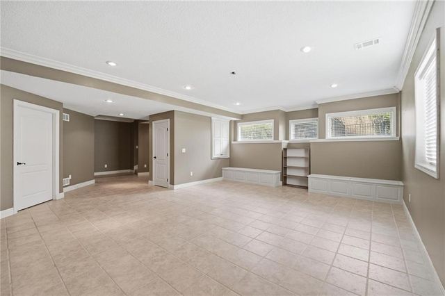 5201 W 164th Street, Overland Park, KS 66085