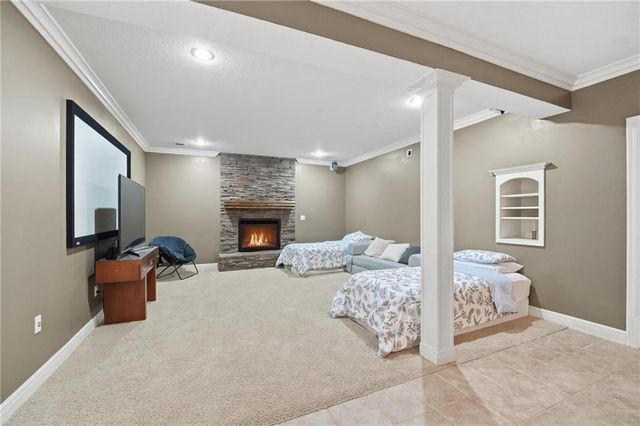 5201 W 164th Street, Overland Park, KS 66085
